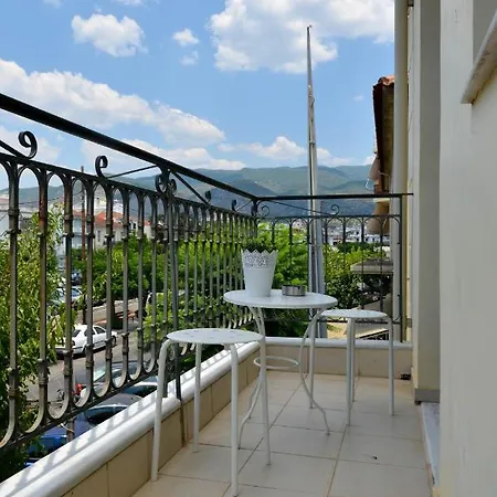 Sunny Corner Apartment *